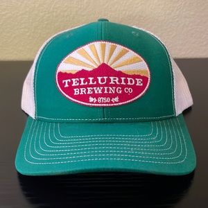 GREEN AND WHITE TRUCKER HAT